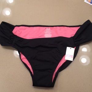 2/20$ 💕 Victoria’s Secret Bikini bottom.